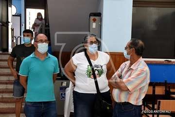 Presentanción en la sede del colectivo vecinal de Jiámar del puzzle más grande del mundo, montado por Tomás Torres/Antonio Alí.